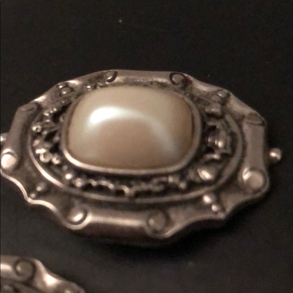 VINTAGE MABE PEARL W/ANTIQUE SILVER TONE CLIPONS - Picture 2 of 8